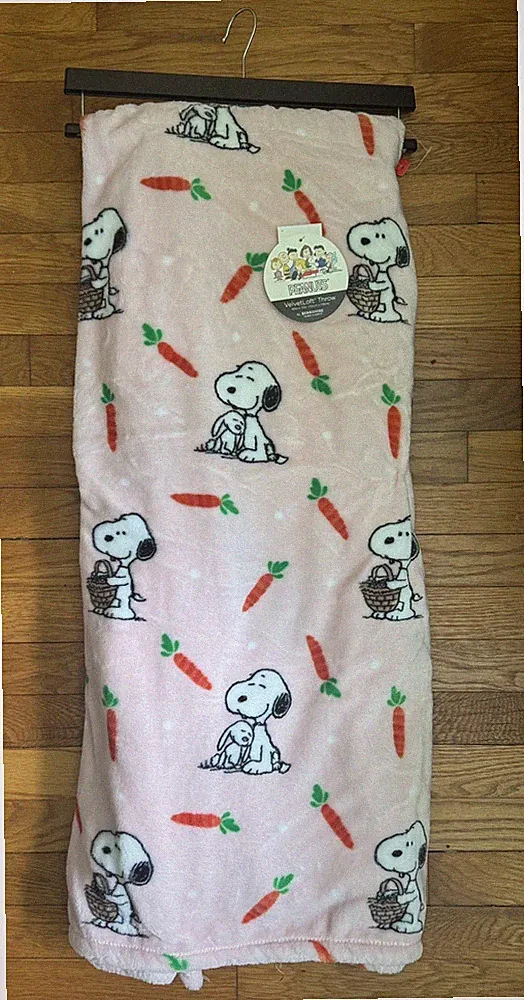 NWT Peanuts VelvetLoft Throw Blanket, Snoopy Easter Basket & Carrots, so soft!