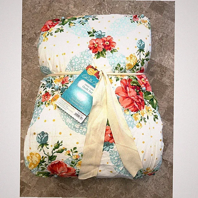 Pioneer Woman Vintage Floral Quilt Comforter Set Queen + 2 Pillow Shams